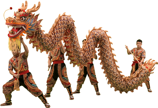 Personas realizando danza tipica del dragon