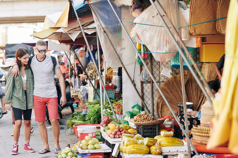 turistas en el mercado chino